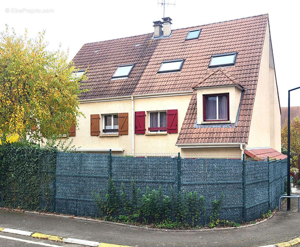 Maison à VILLEPREUX