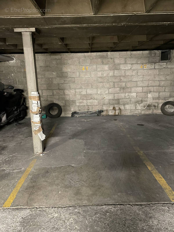 Parking à PARIS-15E