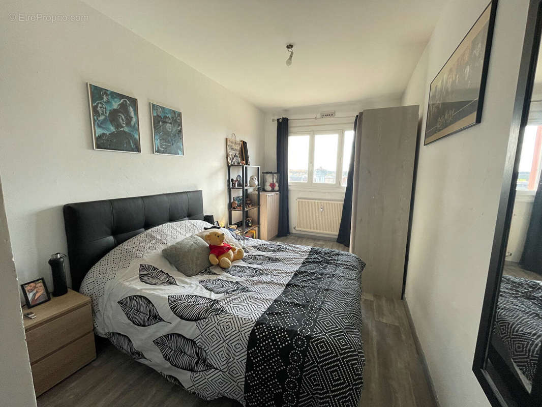 Appartement à SAINT-DENIS-LES-BOURG