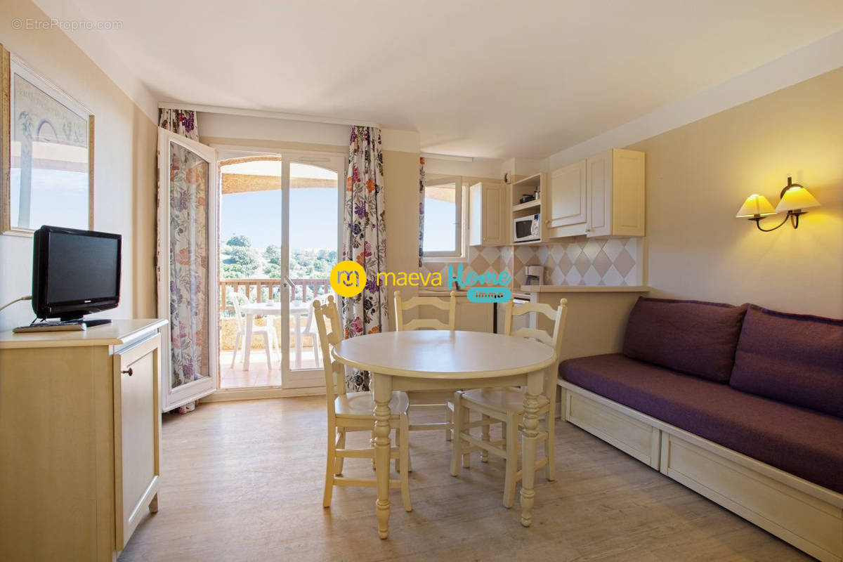 Appartement à ROQUEBRUNE-SUR-ARGENS