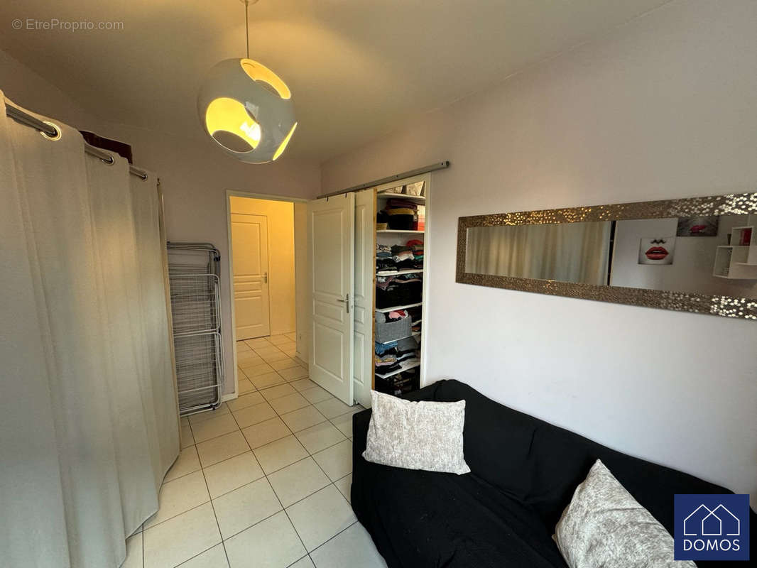 Chambre 3 - Appartement à VAULX-EN-VELIN