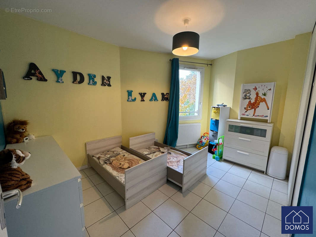 Chambre 4 - Appartement à VAULX-EN-VELIN