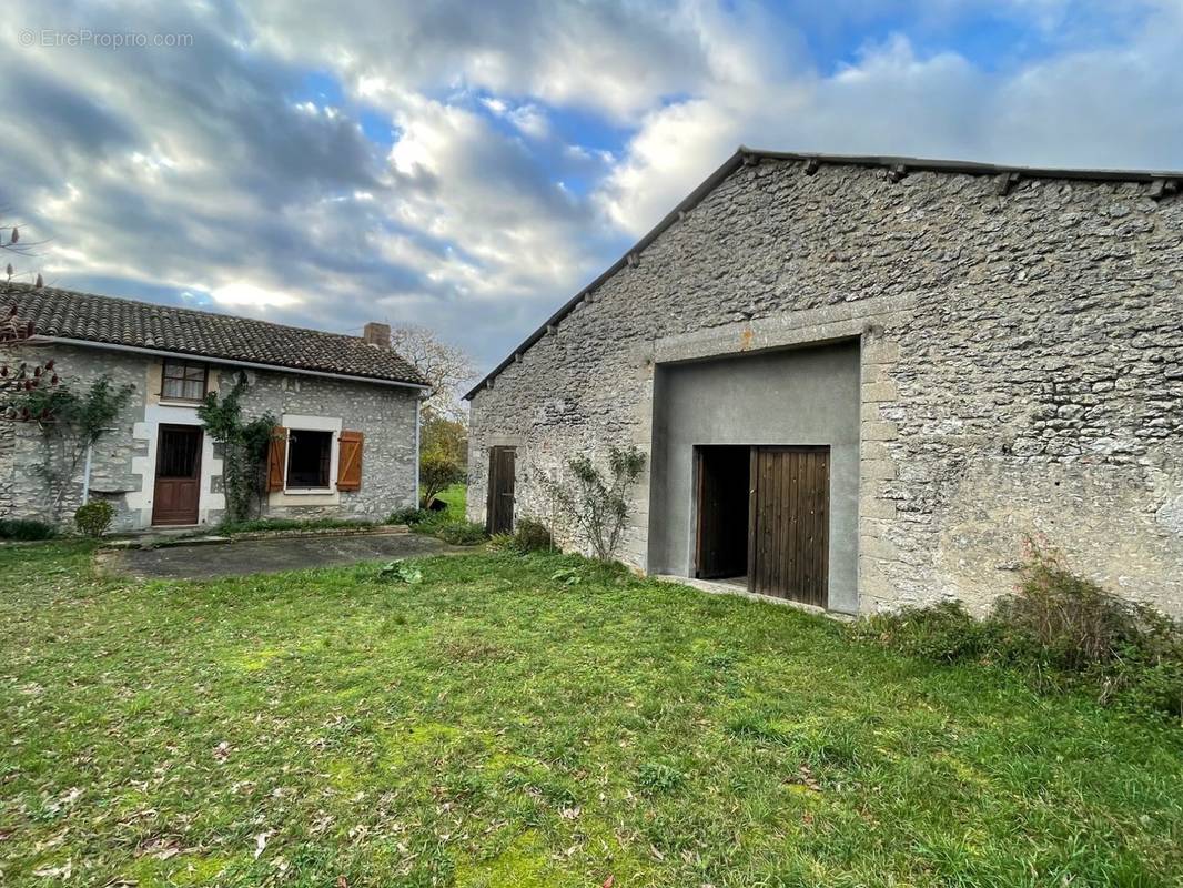 Maison à LEIGNES-SUR-FONTAINE