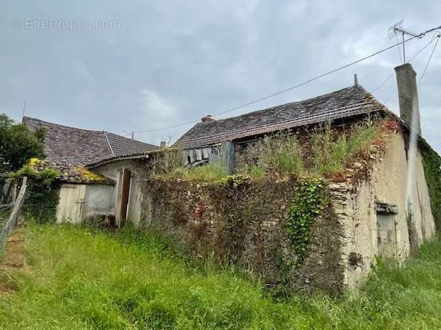 Maison à LA PUYE