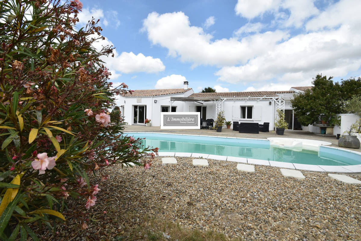 Maison à TONNAY-CHARENTE