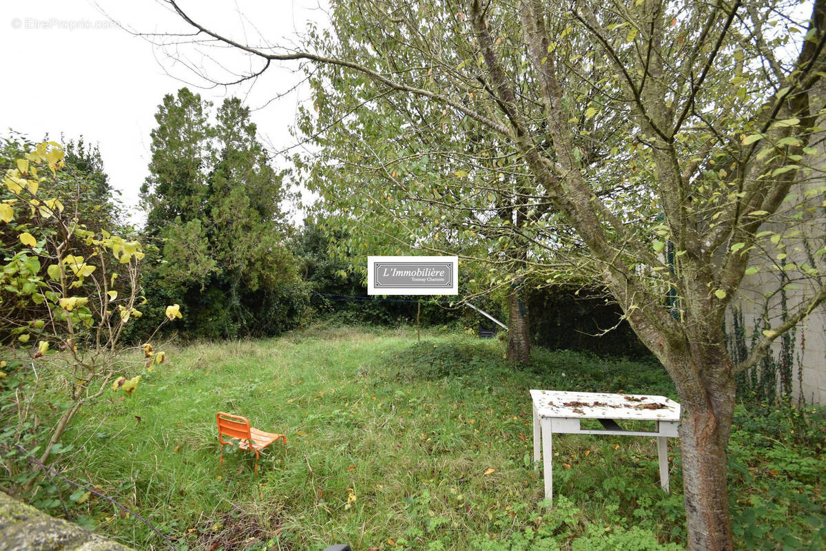 Terrain à TONNAY-CHARENTE