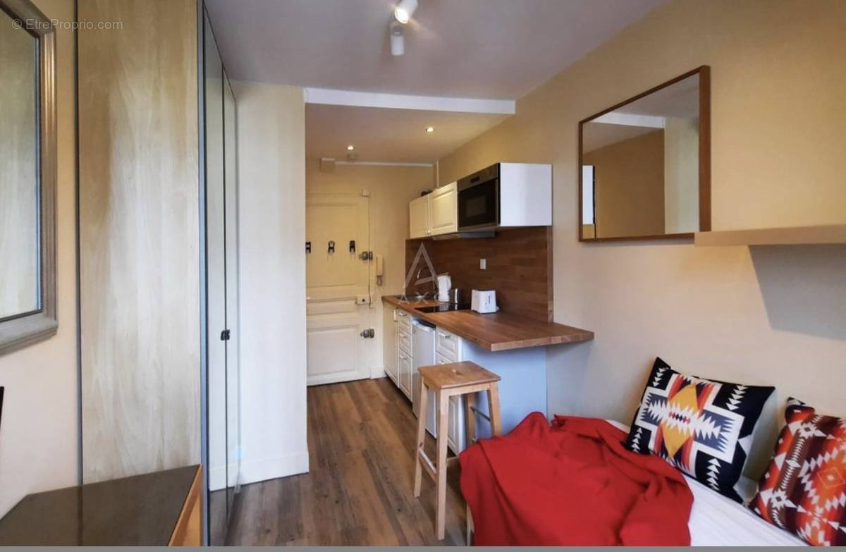 Appartement à PARIS-17E