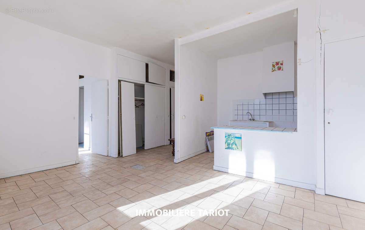 Appartement à MARSEILLE-1E