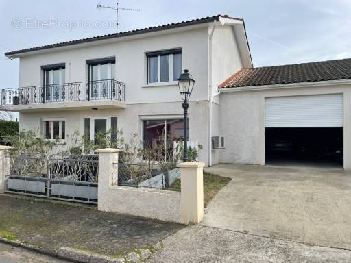 Maison à SAINTE-BAZEILLE