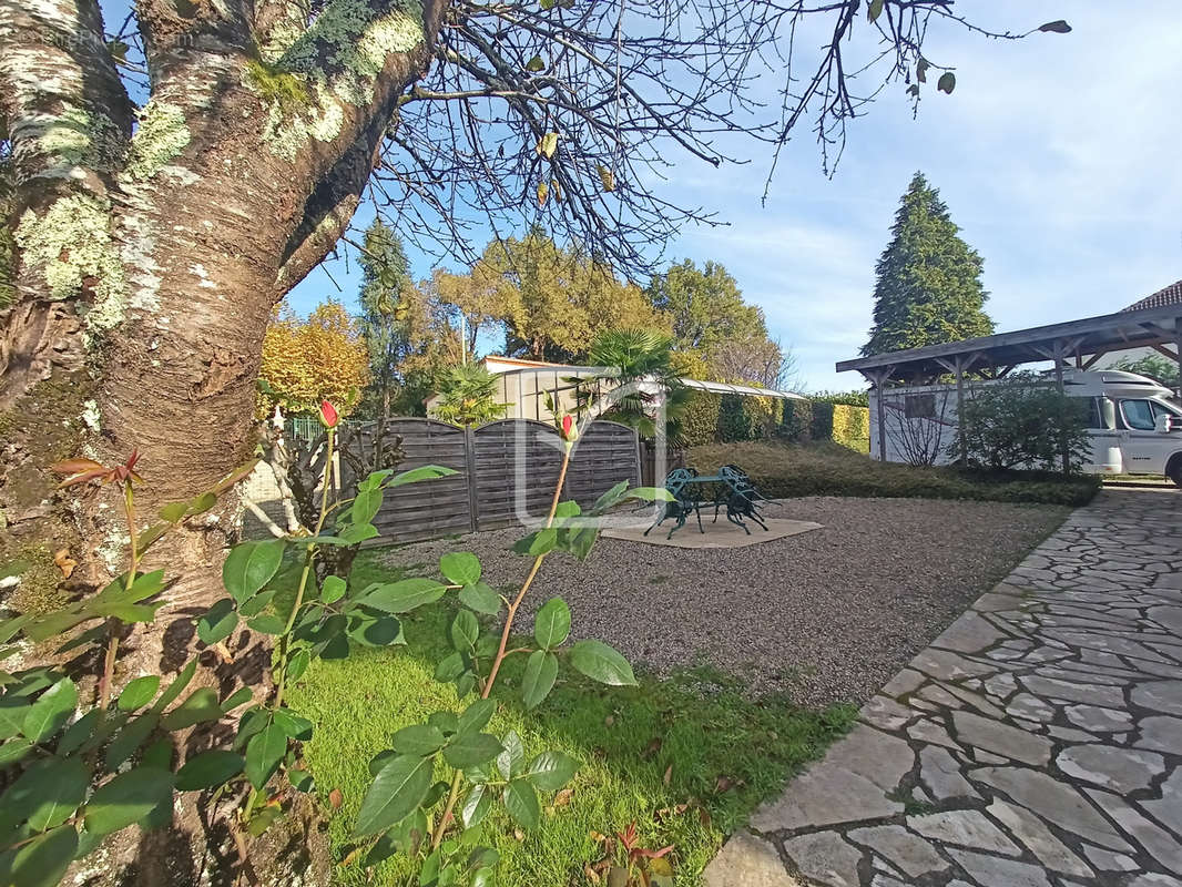 Maison à TERRASSON-LAVILLEDIEU