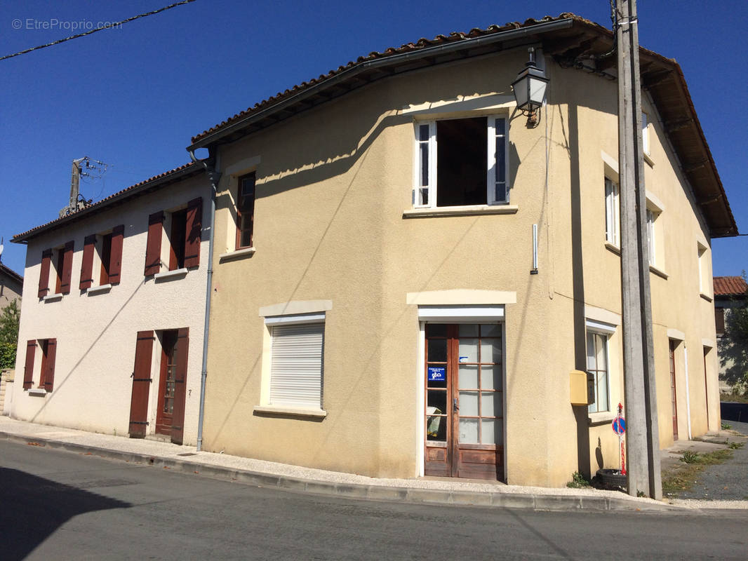 Maison à LA ROCHE-CHALAIS