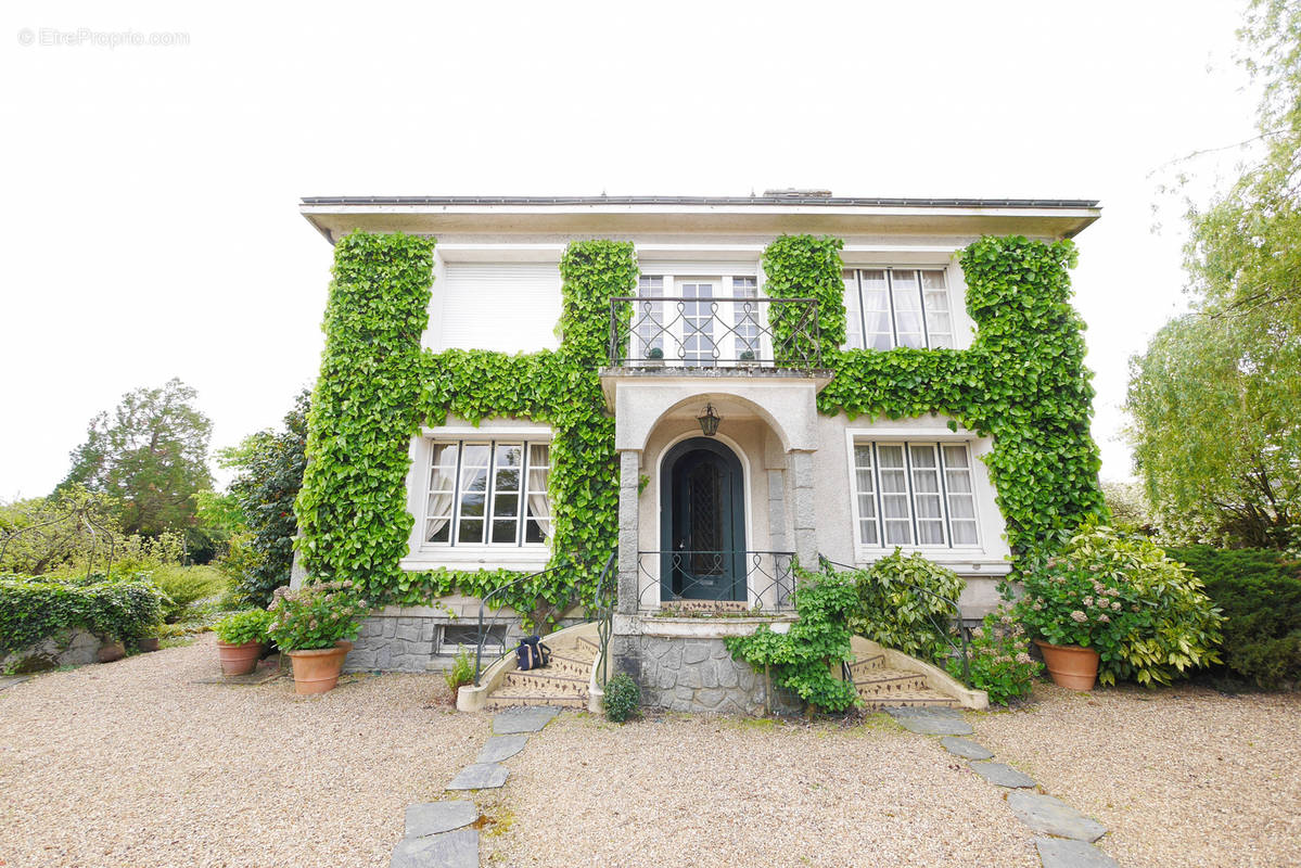 Maison à SAINT-LAURENT-DE-LA-PLAINE