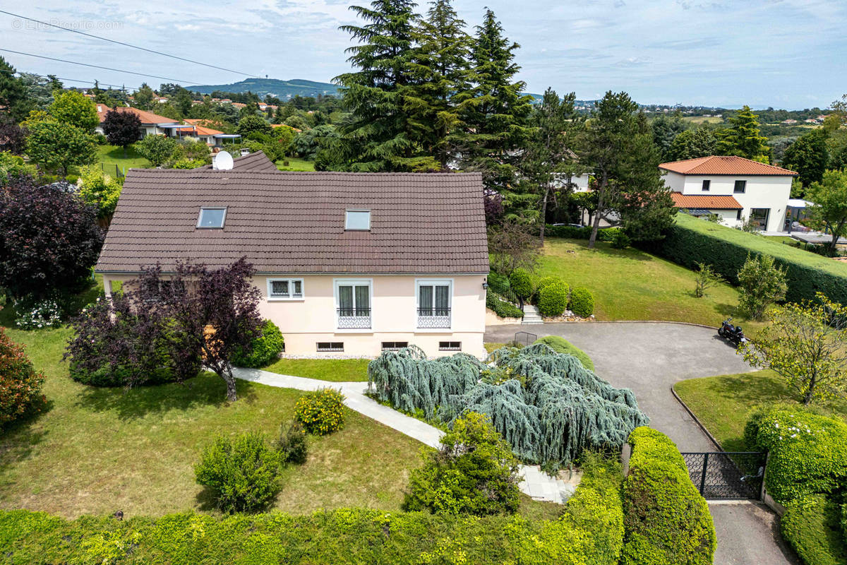 Maison à LA TOUR-DE-SALVAGNY