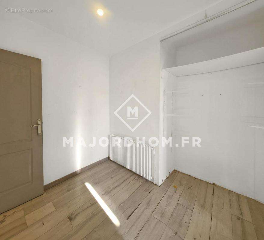 Appartement à MARSEILLE-4E