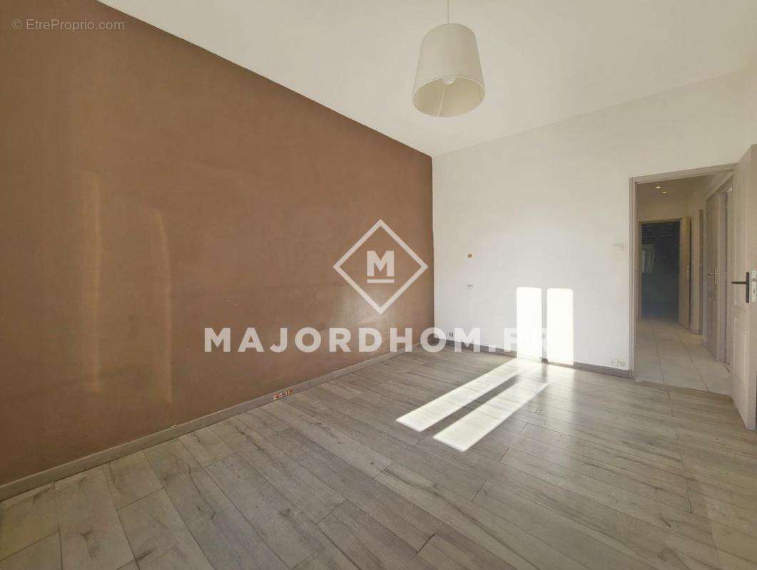 Appartement à MARSEILLE-4E