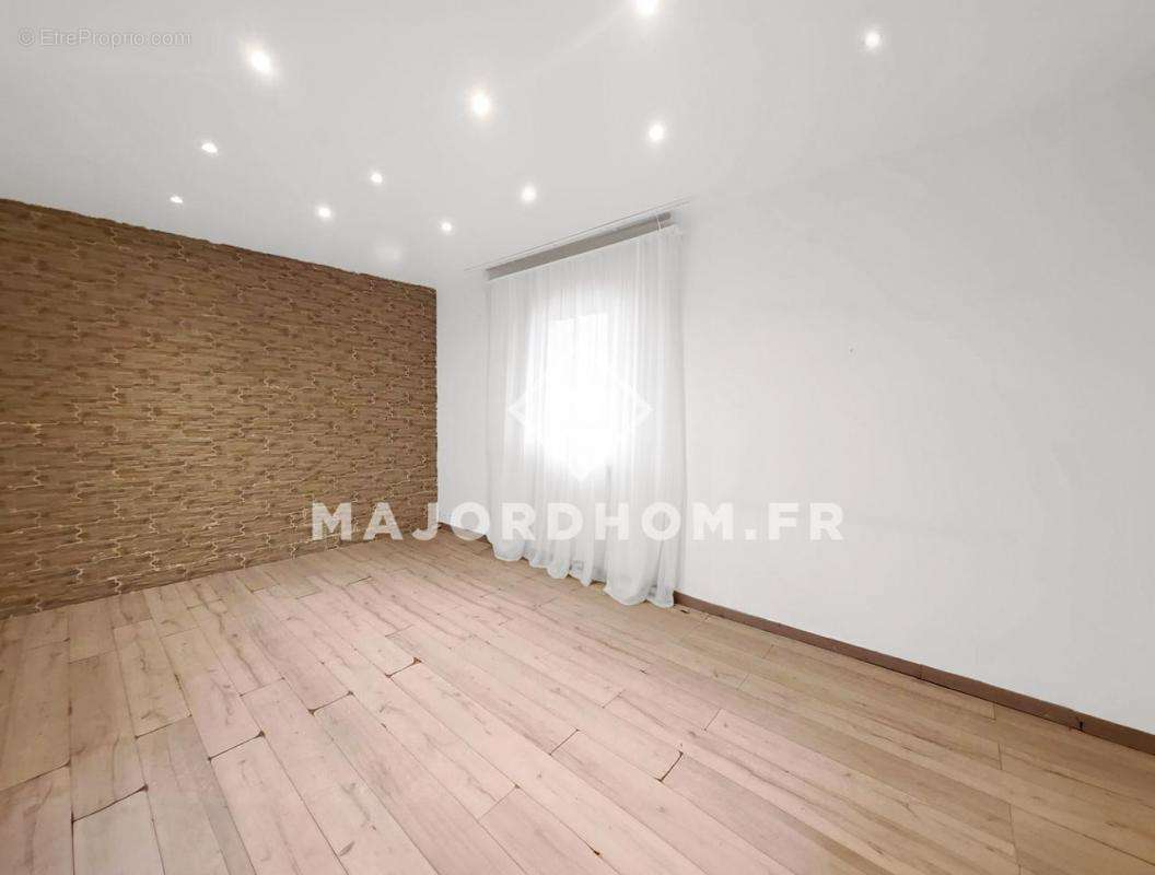 Appartement à MARSEILLE-4E