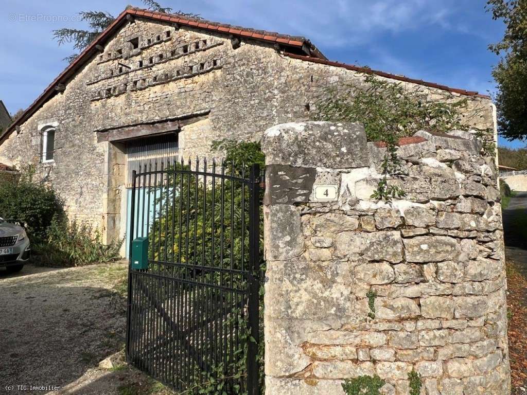 Maison à CELLEFROUIN