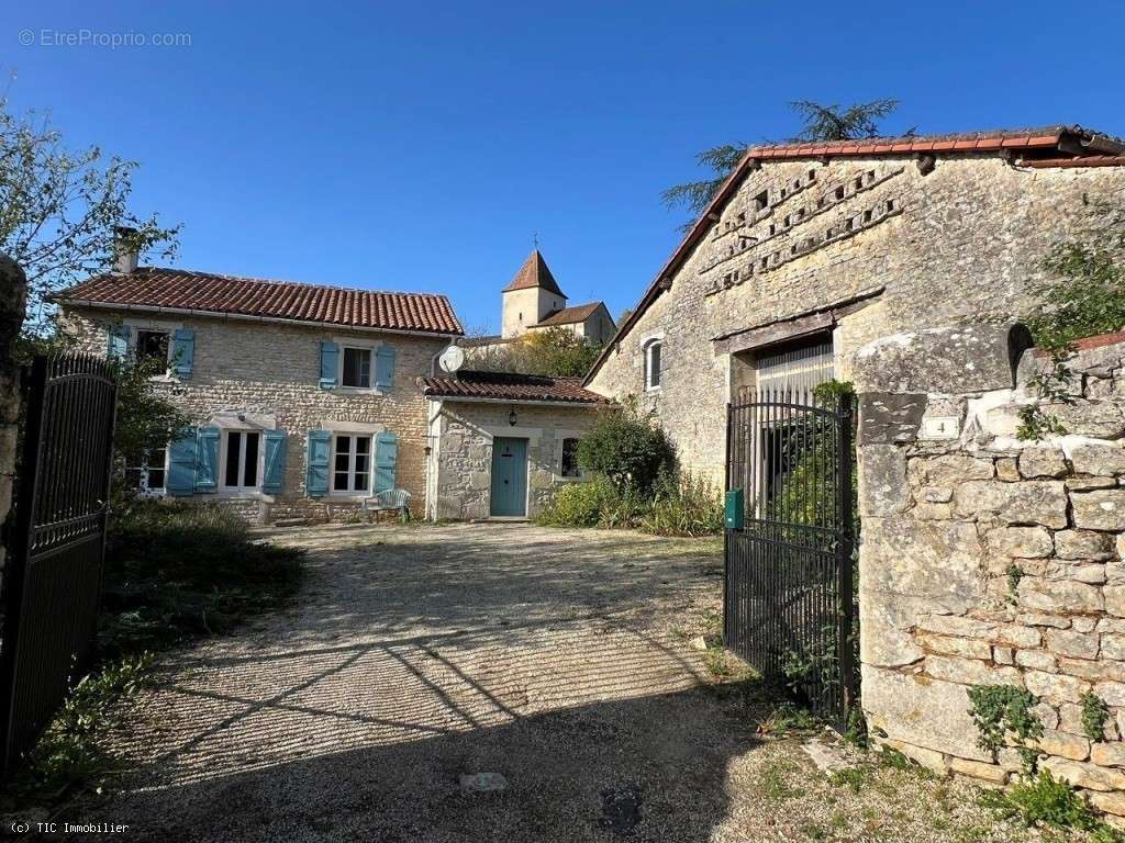 Maison à CELLEFROUIN