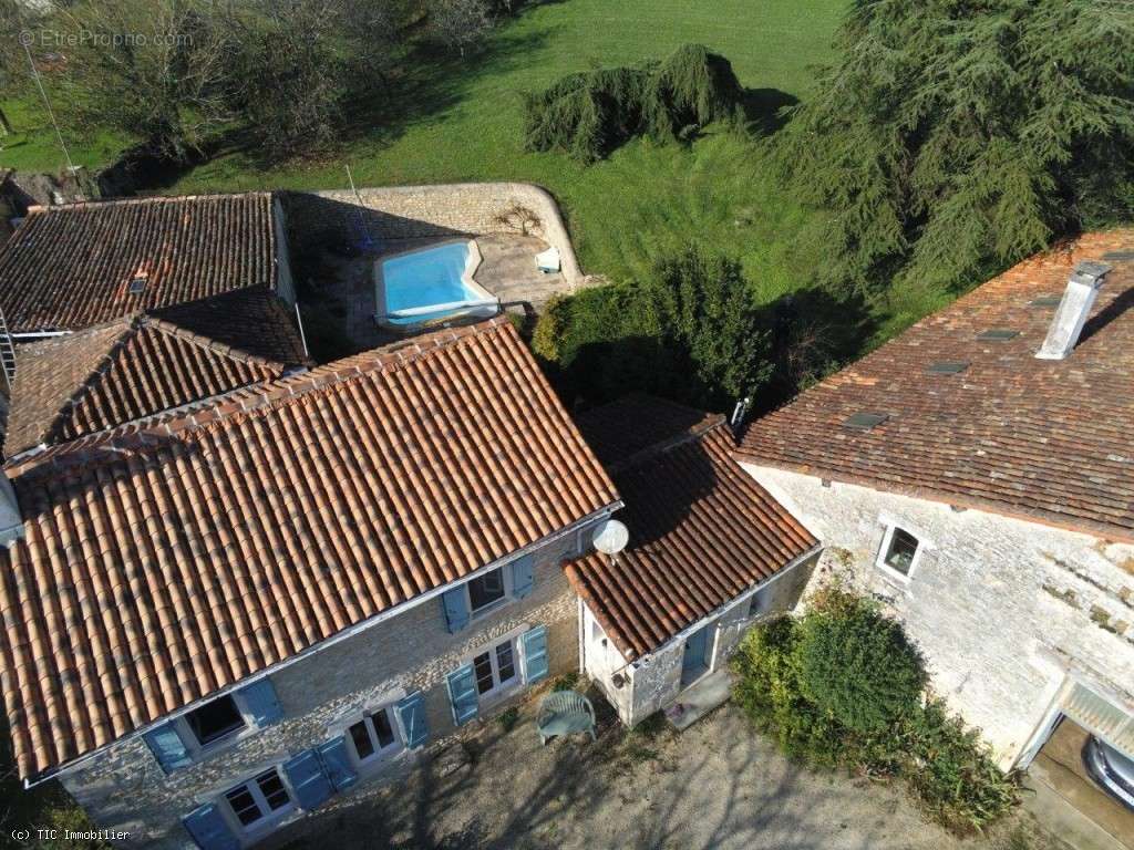 Maison à CELLEFROUIN