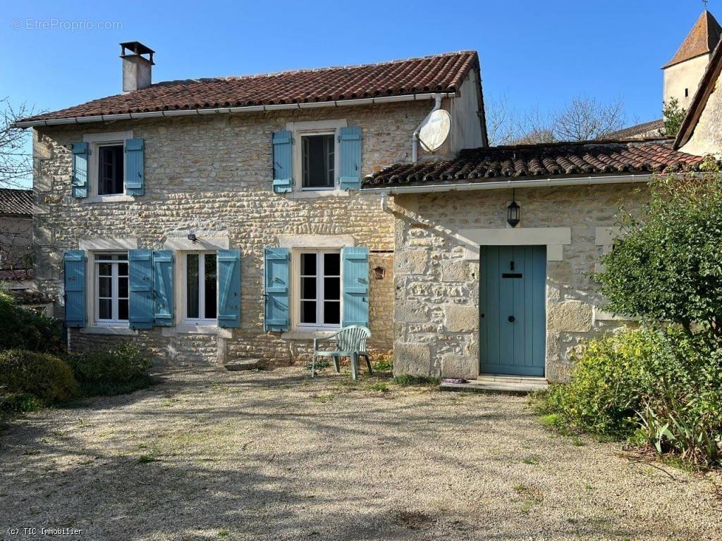 Maison à CELLEFROUIN