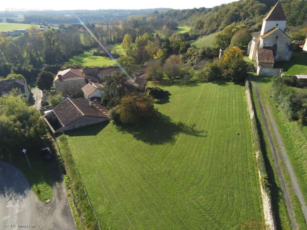 Maison à CELLEFROUIN