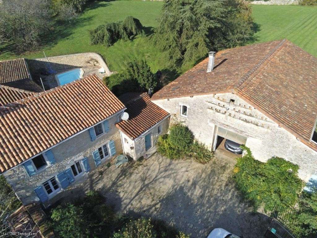 Maison à CELLEFROUIN