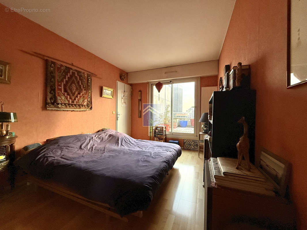 Appartement à COURBEVOIE