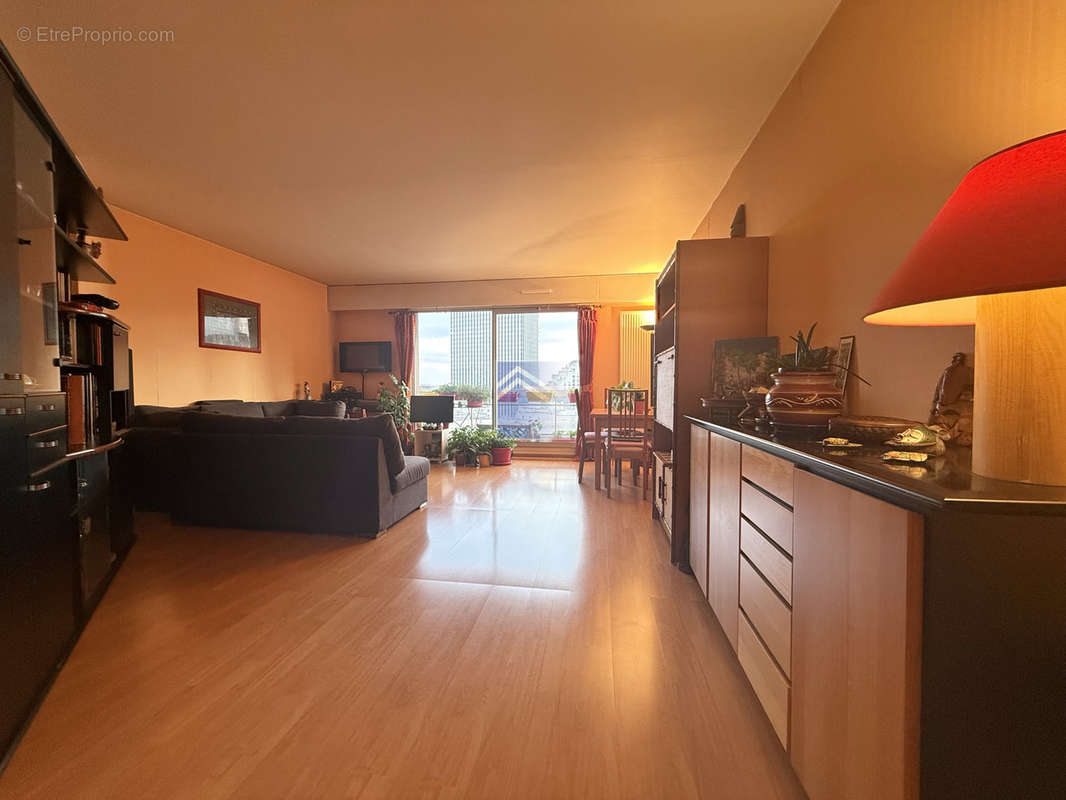 Appartement à COURBEVOIE