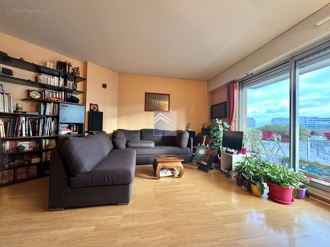 Appartement à COURBEVOIE