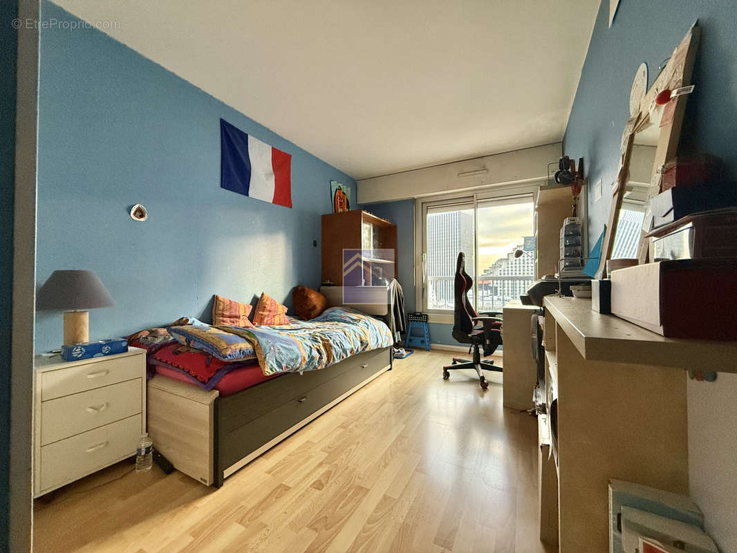 Appartement à COURBEVOIE