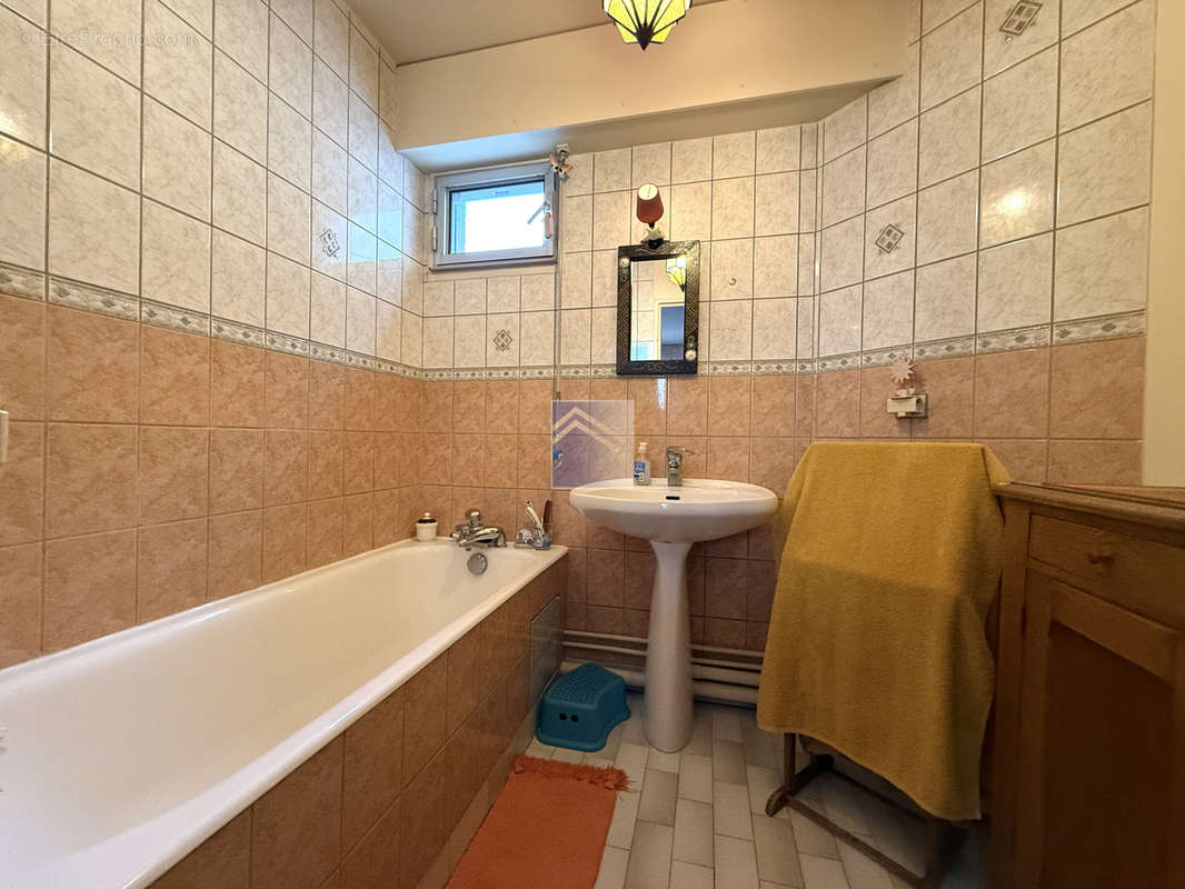 Appartement à COURBEVOIE