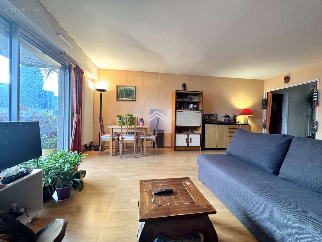 Appartement à COURBEVOIE