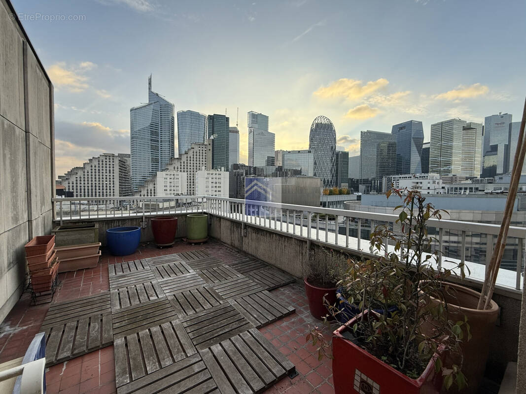 Appartement à COURBEVOIE