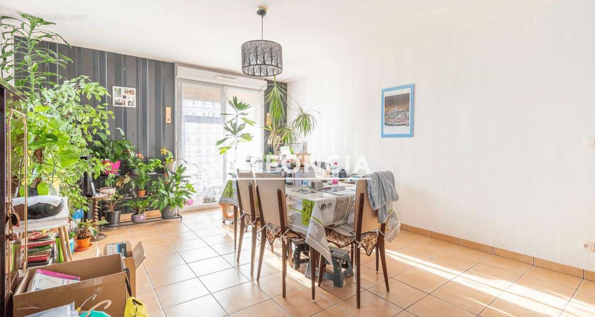 Appartement à LA SALVETAT-SAINT-GILLES