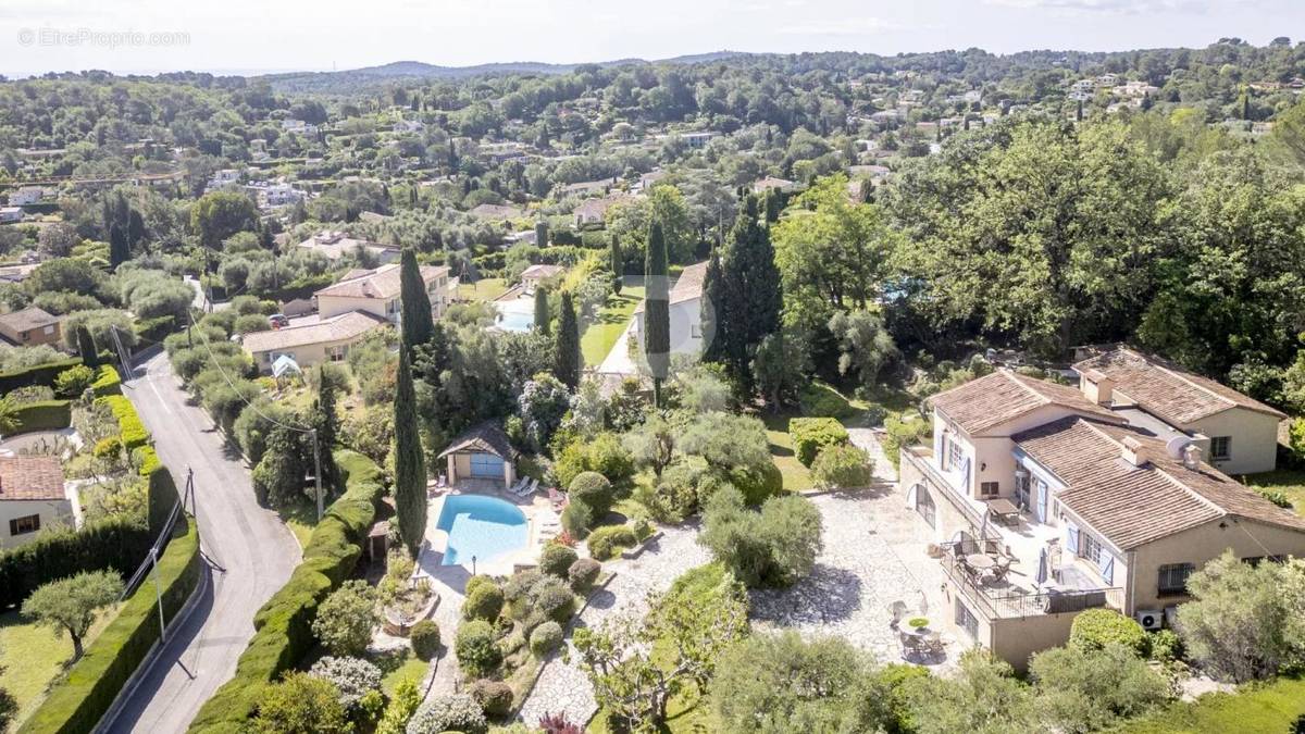 Maison à VALBONNE