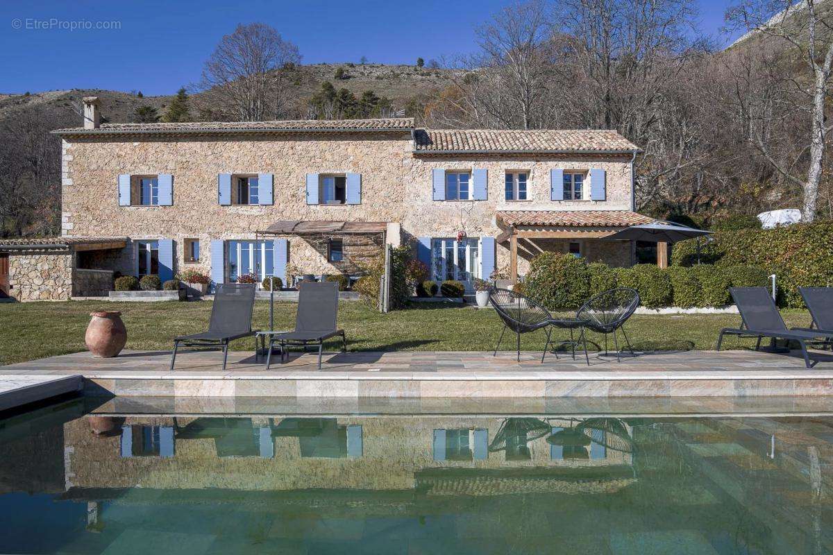 Maison à TOURRETTES-SUR-LOUP