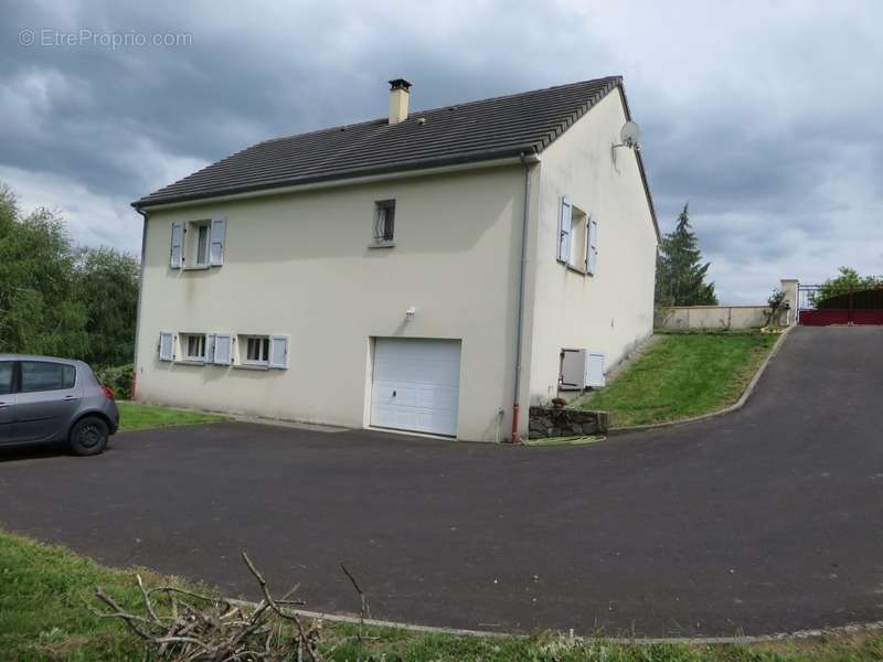 Maison à SAINT-CERNIN