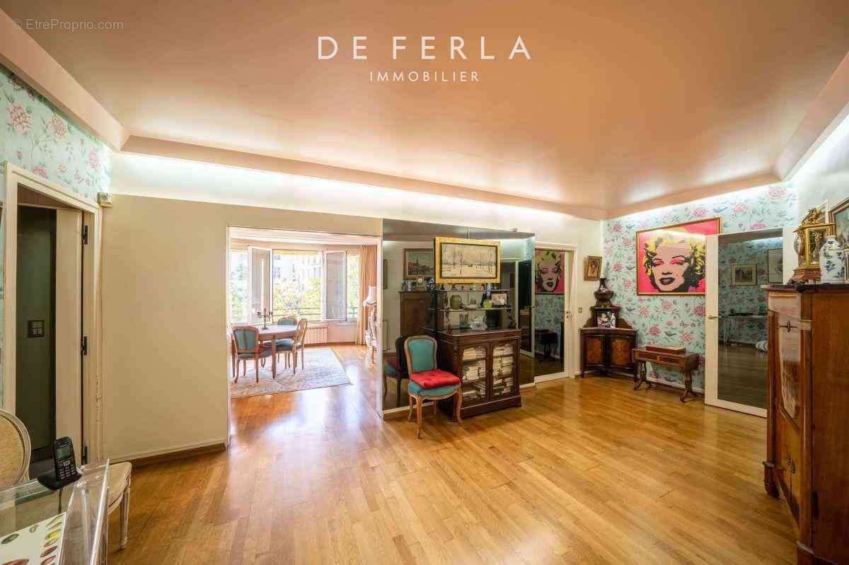 Appartement à PARIS-2E