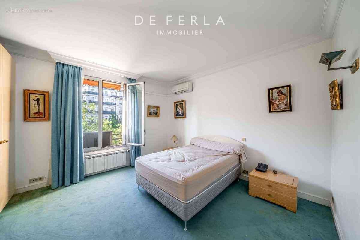 Appartement à PARIS-2E