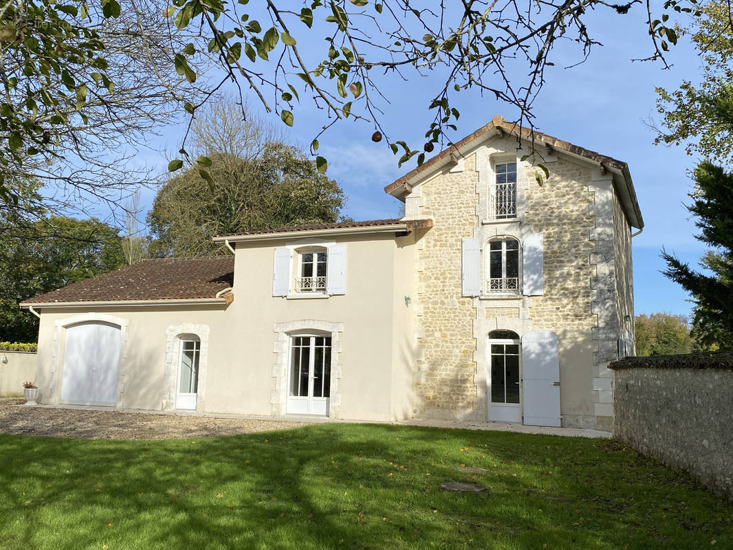 Maison à CHAMPNIERS