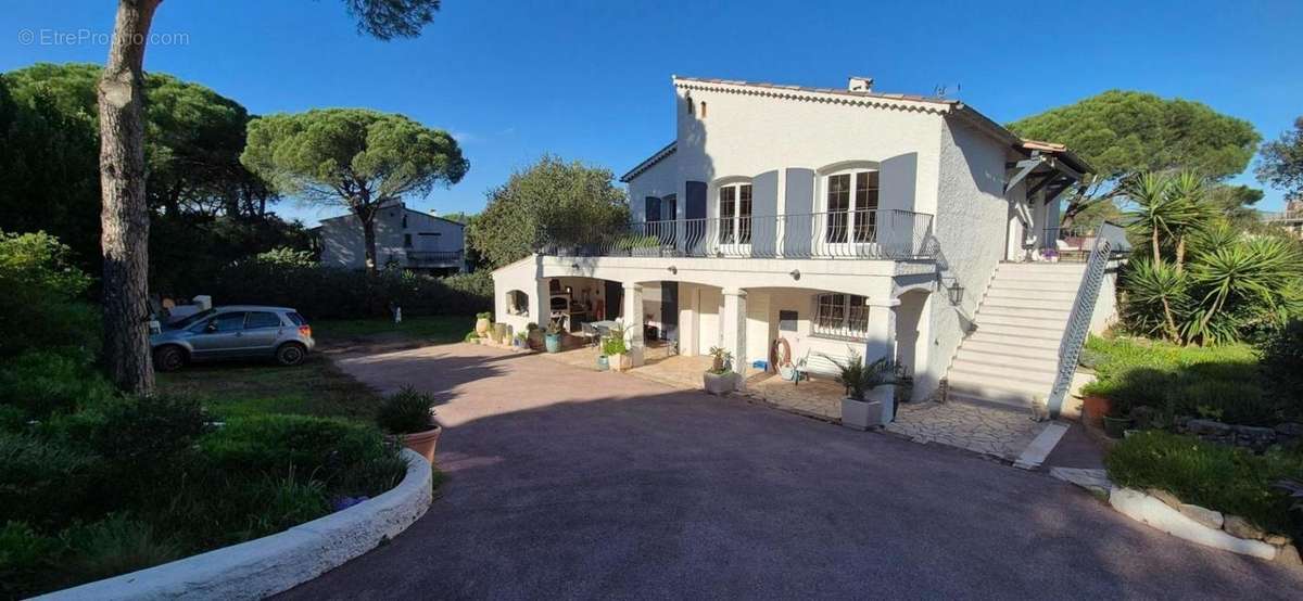 Maison à PUGET-SUR-ARGENS