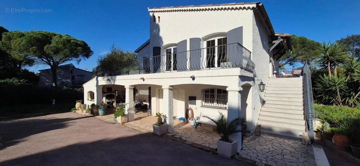 Maison à PUGET-SUR-ARGENS