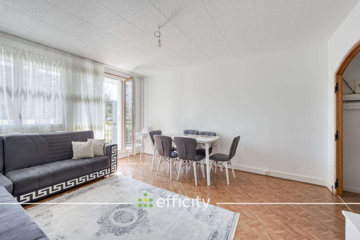 Appartement à CORBEIL-ESSONNES