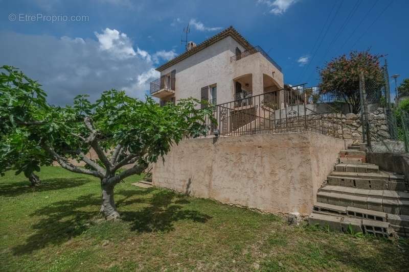 Maison à LA ROQUETTE-SUR-SIAGNE