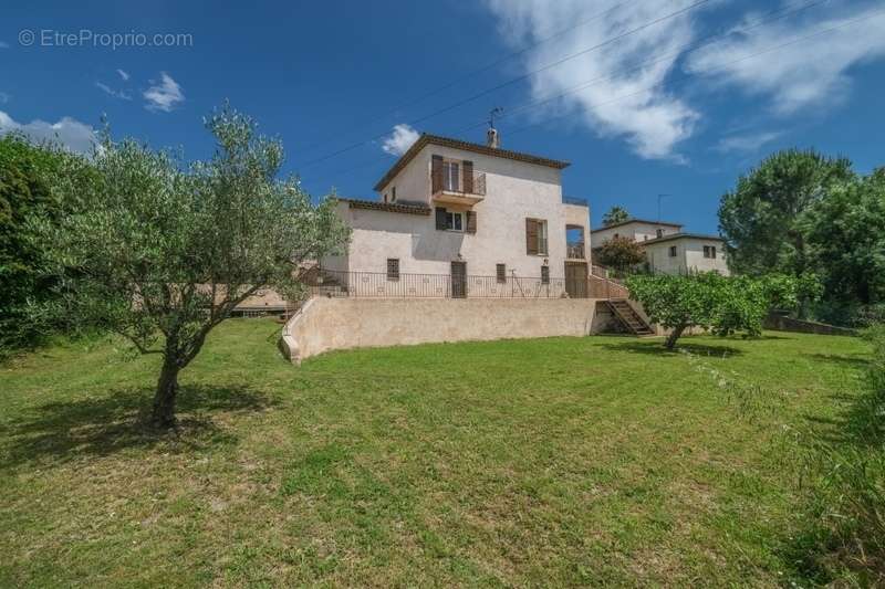 Maison à LA ROQUETTE-SUR-SIAGNE