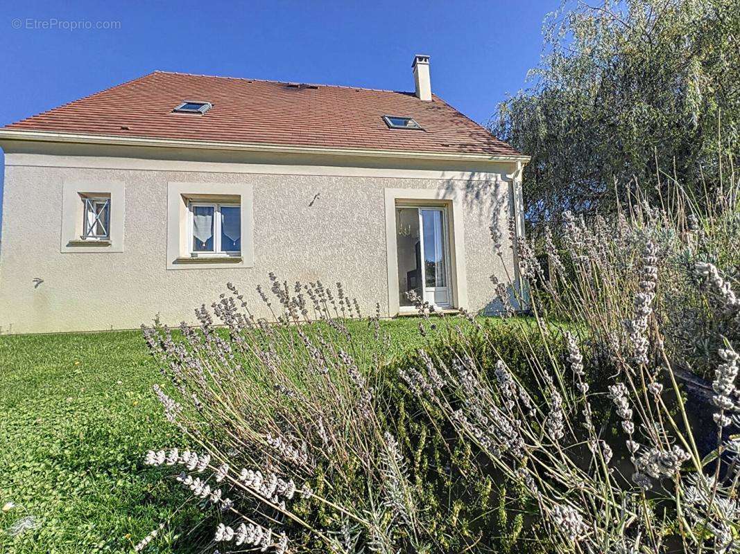 Maison à LE PERRAY-EN-YVELINES