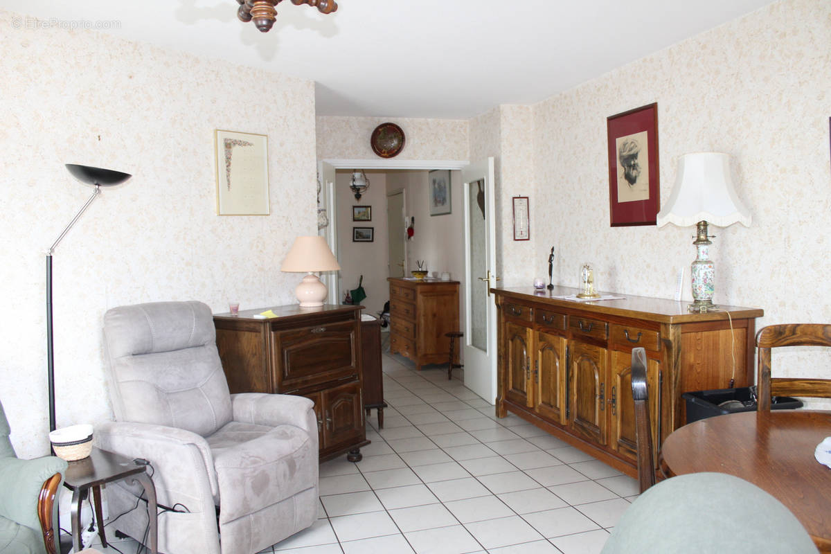 Appartement à CHAZAY-D&#039;AZERGUES