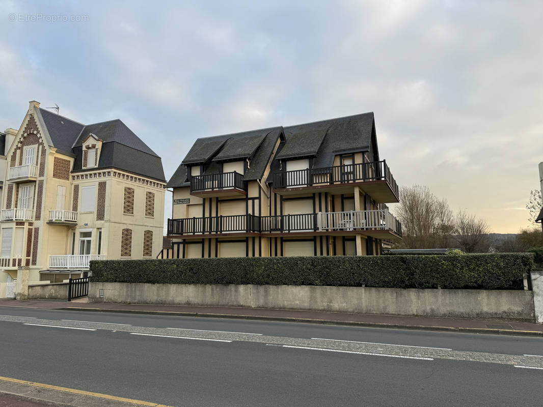 Parking à VILLERS-SUR-MER