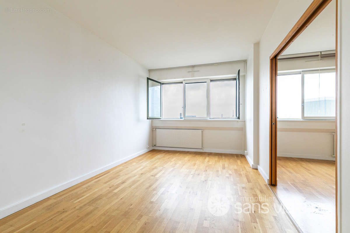 Appartement à COURBEVOIE