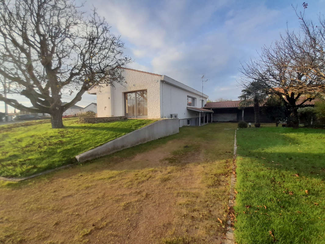 Maison à LES HERBIERS